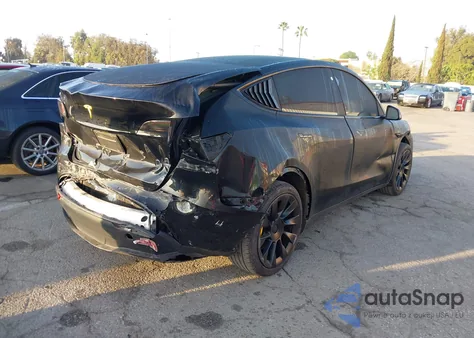 2021 Tesla Model Y Standard Range Rear-Wheel Drive z USA, uszkodzony, nr VIN 5YJYGDED4MF123194